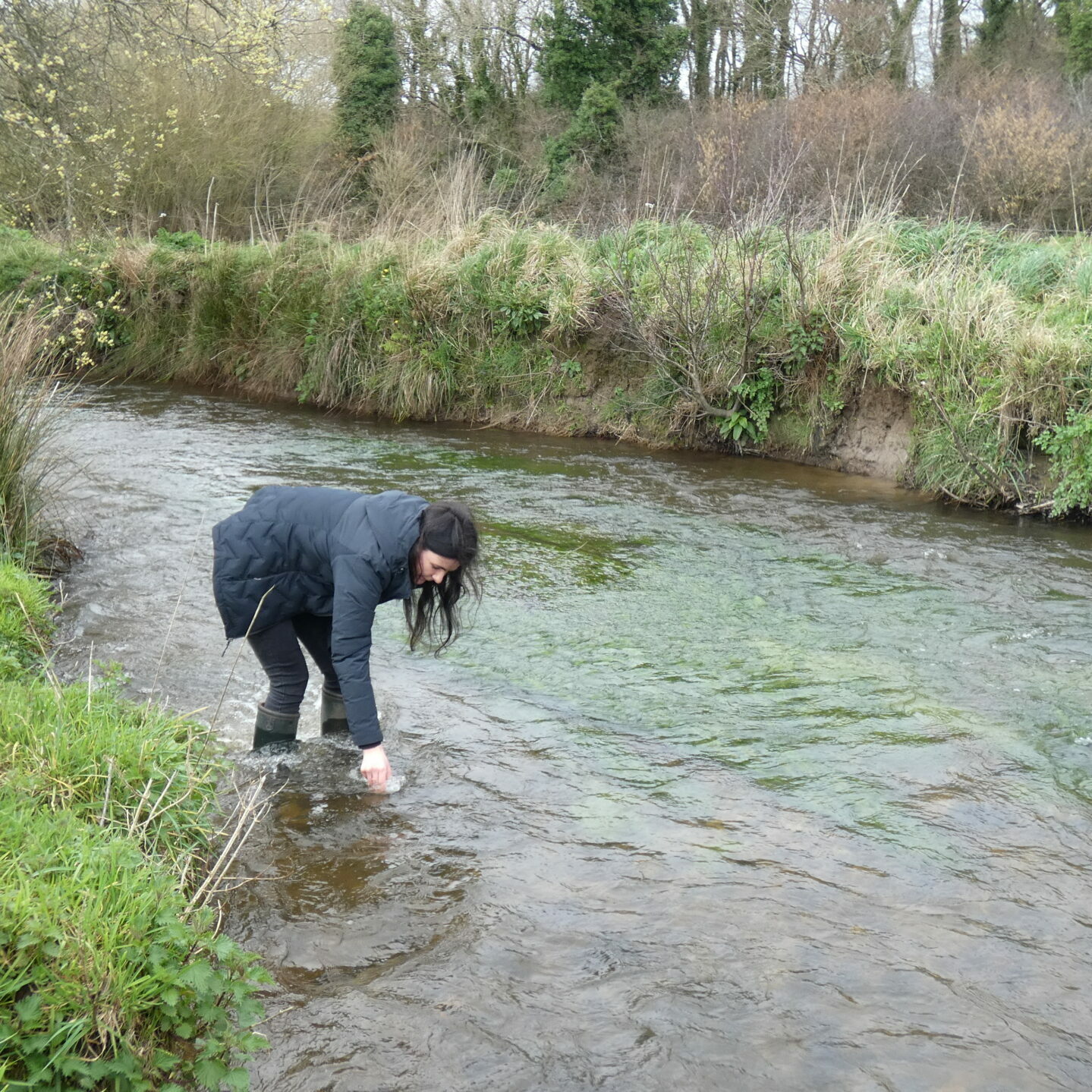 Prélèvement d'eau pour analyses - © Syndicat Mixte de l'Horn